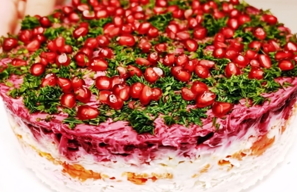 Забытый шедевр советской кухни: рецепт салата «Губернаторский», который вы не найдете в меню ресторанов Забытый шедевр советской кухни: рецепт салата «Губернаторский», который вы не найдете в меню ресторанов