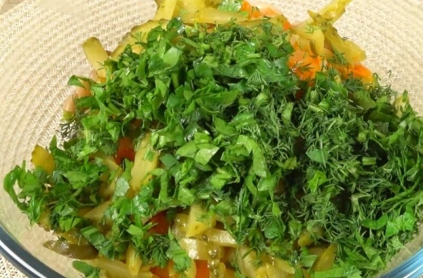 Бюджетный салат с фасолью: просто, быстро и сытно. Готовится за 3 минуты! Бюджетный салат с фасолью: просто, быстро и сытно. Готовится за 3 минуты!