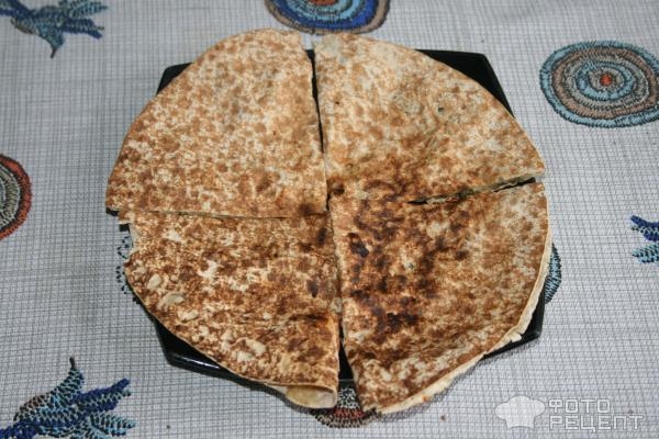Рецепт: Лепешка с твердым сыром и творогом - Из покупных пшеничных лепешек
