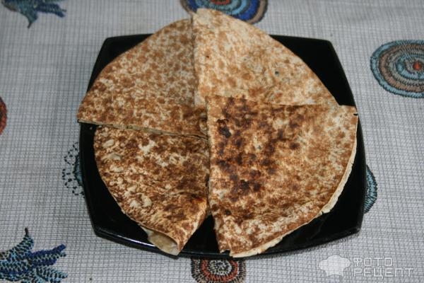 Рецепт: Лепешка с твердым сыром и творогом - Из покупных пшеничных лепешек