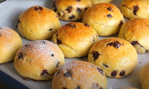 Вкуснее круассана: простой рецепт чудо-булочек из творога, которые остаются мягкими несколько дней