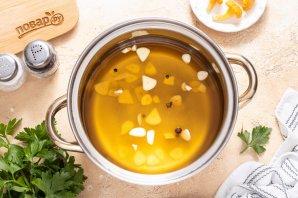 Маринованные лисички с чесноком