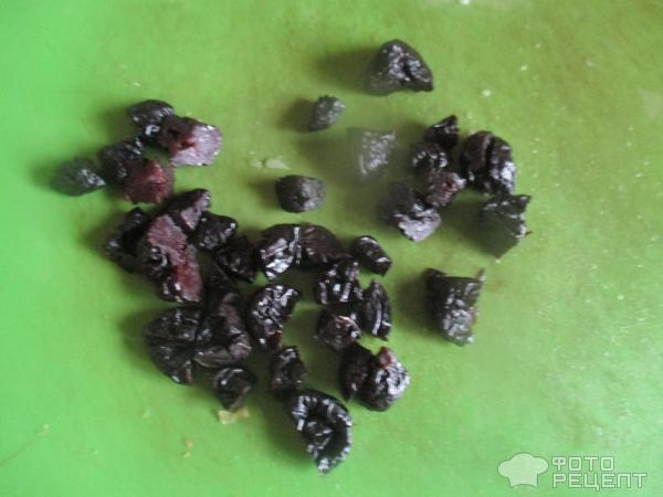 Рецепт: Капуста, тушеная с пивом - с почками, яблоками, черносливом и брусникой