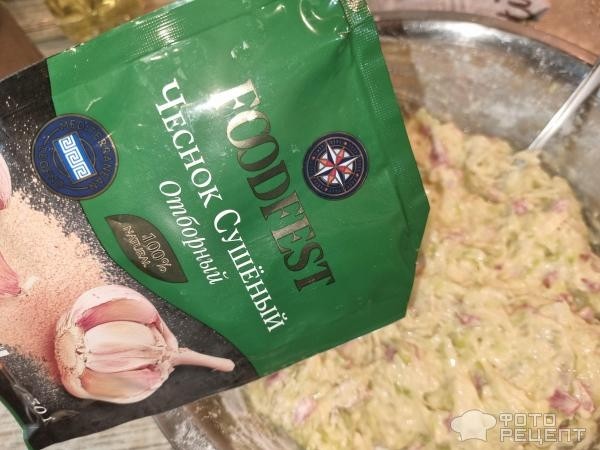 Рецепт: Оладьи из кабачков с чесноком - На блинной муке с колбасой