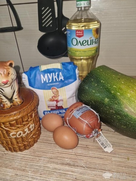 Рецепт: Оладьи из кабачков с чесноком - На блинной муке с колбасой