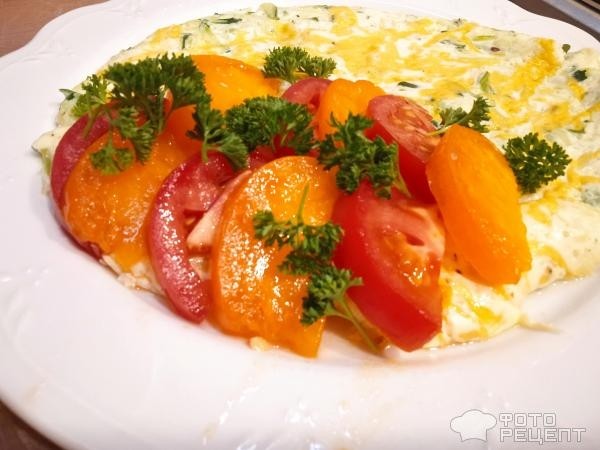 Рецепт: Омлет с кабачком и томатами - и сыром
