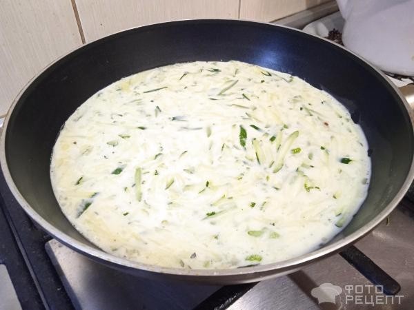 Рецепт: Омлет с кабачком и томатами - и сыром