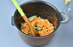Солянка с сосисками в мультиварке