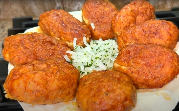 Забудьте про сковородку! Готовлю котлеты из фарша в духовке — сочные, как шашлык и с секретной начинкой!