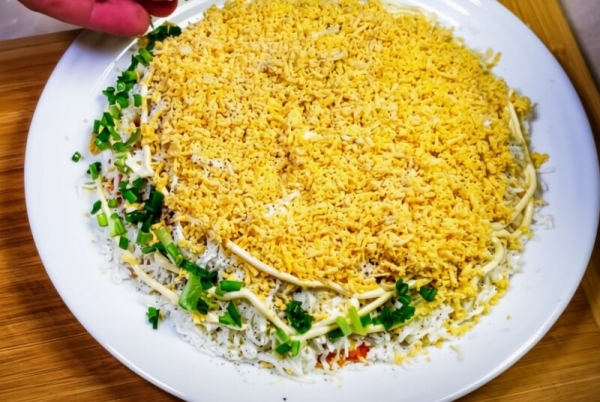 Праздничный салат «Ирина». Никто из гостей не ожидал такого вкусного результата! Праздничный салат «Ирина». Никто из гостей не ожидал такого вкусного результата!