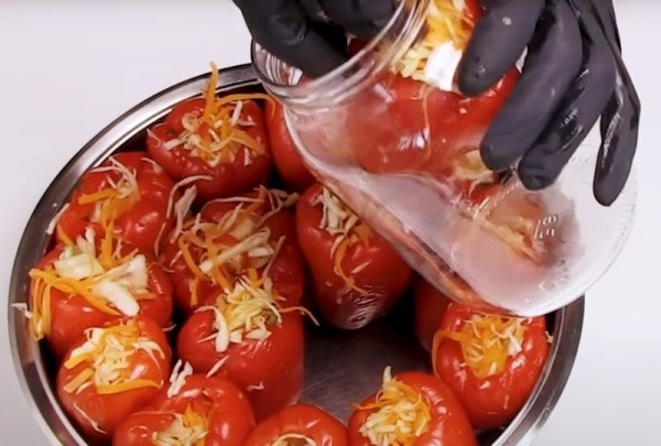 Маринованный перец с капустой и морковью. Самая вкусная овощная закуска на всю зиму!