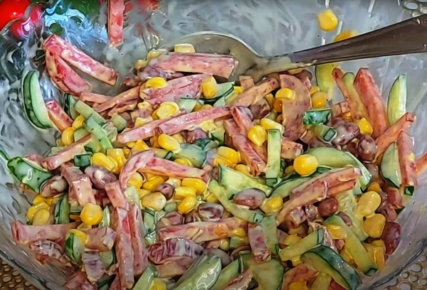 Жарить или варить ничего не нужно: бесподобно вкусный салат. Рецепт за 10 минут!