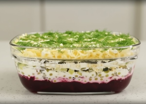 Салат «Скромница» — вкуснее любого дорогого салата. Идеально подойдёт на праздничный стол!