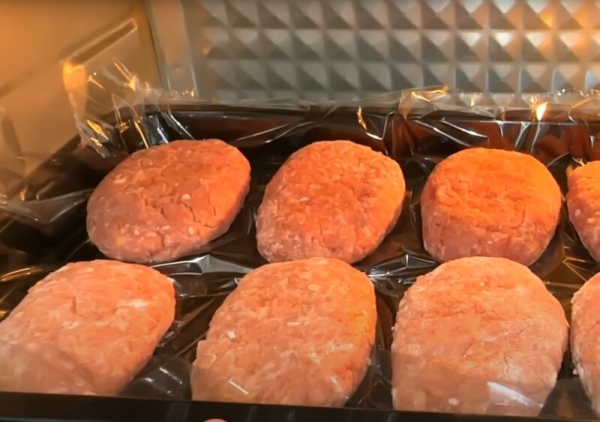 Забудьте про сковородку! Готовлю котлеты из фарша в духовке — сочные, как шашлык и с секретной начинкой!