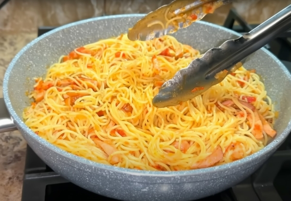 Макароны в изумительно вкусном соусе — съедаются моментально! Быстрый ужин или обед для всей семьи