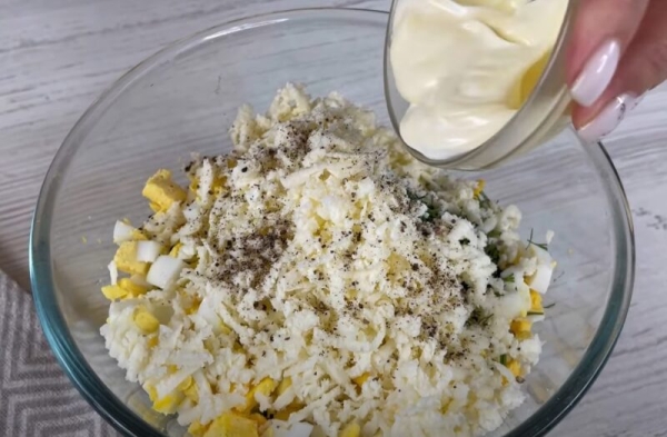 Салат «Копеечный»: простецкое блюдо, которое пользуется бешеной популярностью на любом застолье Салат «Копеечный»: простецкое блюдо, которое пользуется бешеной популярностью на любом застолье