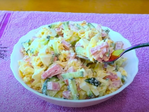 Салат «Столичный» за 5 минут! Рецепт из простых и доступных продуктов на каждый день или на праздничный стол