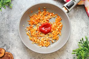 Капустная солянка с сосиской Капустная солянка с сосиской