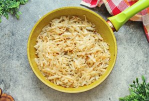 Капустная солянка с сосиской Капустная солянка с сосиской