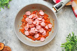 Капустная солянка с сосиской Капустная солянка с сосиской
