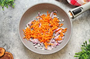 Капустная солянка с сосиской Капустная солянка с сосиской