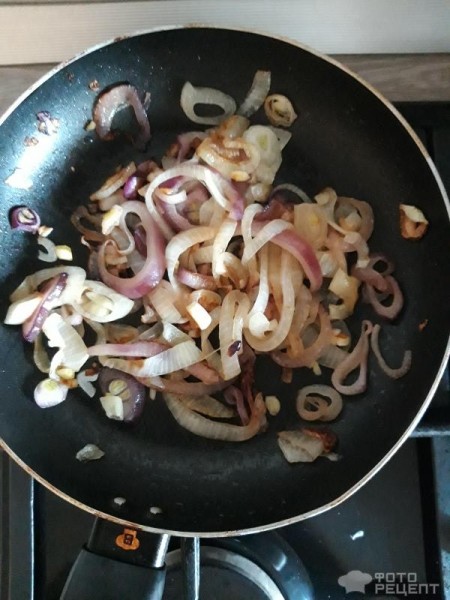 Рецепт: Кальмары жареные с луком - Полезный морепродукт для всей семьи!
