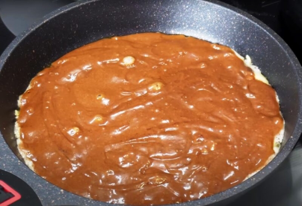 Духовка не понадобится! Пирог на сковороде за 15 минут: невероятно сочный и ароматный десерт Духовка не понадобится! Пирог на сковороде за 15 минут: невероятно сочный и ароматный десерт