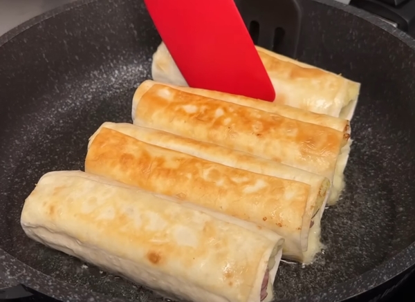 Моментальные пирожки без возни с тестом: лучший рецепт для быстрого и вкусного перекуса! Моментальные пирожки без возни с тестом: лучший рецепт для быстрого и вкусного перекуса!