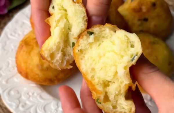 Булочки на картофельном тесте — всегда получаются пышными, сытными, ароматными. Не черствеют целую неделю!