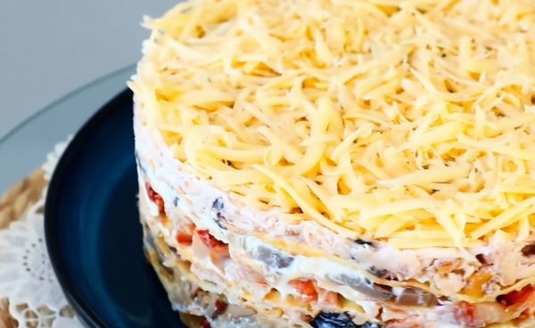 Новогодний шедевр из недорогих продуктов. Сочный и нежный закусочный торт! Новогодний шедевр из недорогих продуктов. Сочный и нежный закусочный торт!