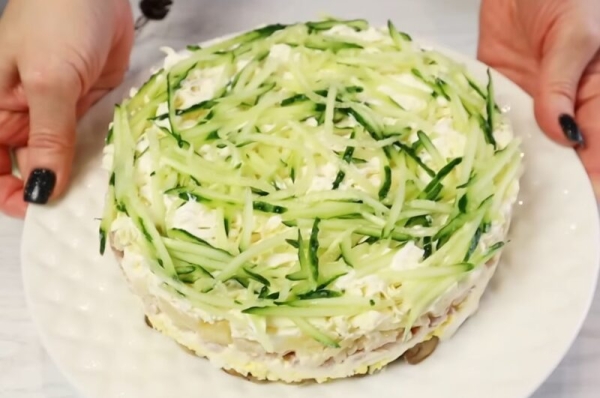 Салат «Зимний Фьюжн»  — нежность и гармония вкусов для Новогоднего стола! Не просто еда, а визуальное удовольствие