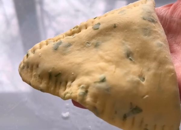 Пирожки, которые съедаются быстрее, чем готовятся: картофельное тесто и начинка, от которой невозможно оторваться Пирожки, которые съедаются быстрее, чем готовятся: картофельное тесто и начинка, от которой невозможно оторваться