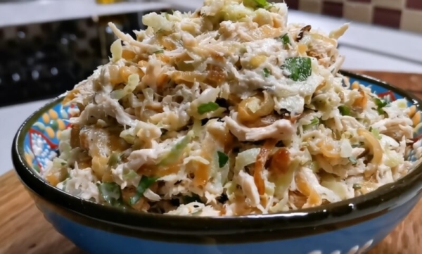 Обалденно вкусный салат с зелёной с редькой! Простой рецепт, который не стыдно подать к праздничному столу Обалденно вкусный салат с зелёной с редькой! Простой рецепт, который не стыдно подать к праздничному столу