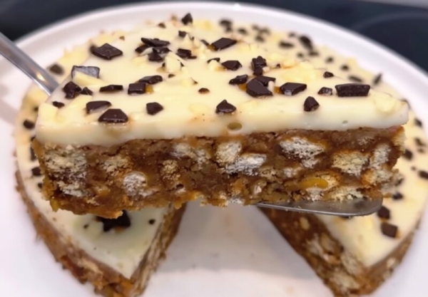 Самый неожиданный рецепт пирога: яблочная классика, которую готовят без духовки, муки и яиц Самый неожиданный рецепт пирога: яблочная классика, которую готовят без духовки, муки и яиц