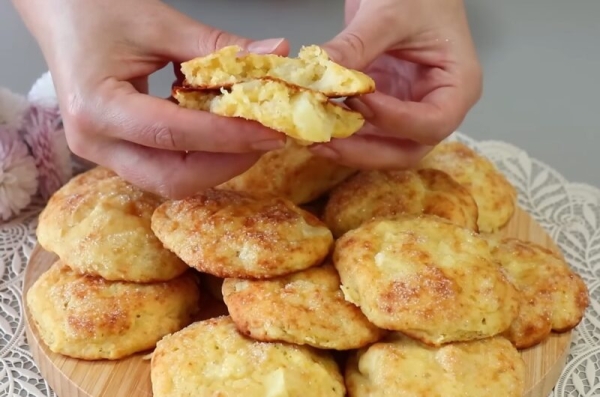 Открытие дня: как обычные творог и яблоко становятся воздушными булочками. Готовим без лишних хлопот!