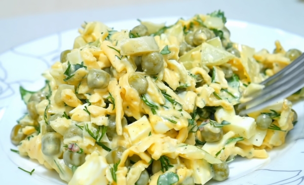 Душевно и вкусно! Салат на праздник за 5 минут из простых продуктов: готовится легко и быстро