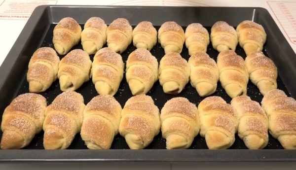 Рогалики на нежном песочном тесте: проверенный рецепт. Всегда получаются вкусными и сладкими!