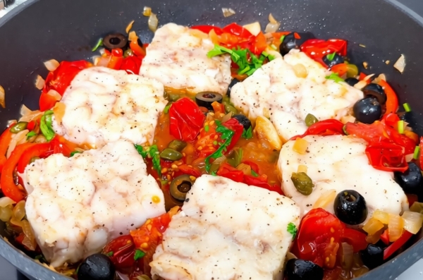 Открыла для себя идеальный ужин: минтай по-провансальски. Быстро, бюджетно и так вкусно, что пальчики оближешь!