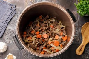 Азу по-татарски в мультиварке Азу по-татарски в мультиварке