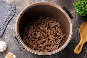 Азу по-татарски в мультиварке Азу по-татарски в мультиварке