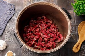 Азу по-татарски в мультиварке Азу по-татарски в мультиварке