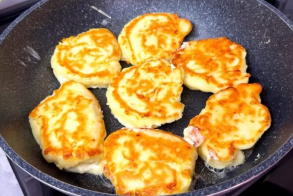 Ленивые «Хачапурики» за 15 минут. Завтрак — быстро и вкусно: рецепт для тех, кто ценит своё время Ленивые «Хачапурики» за 15 минут. Завтрак — быстро и вкусно: рецепт для тех, кто ценит своё время