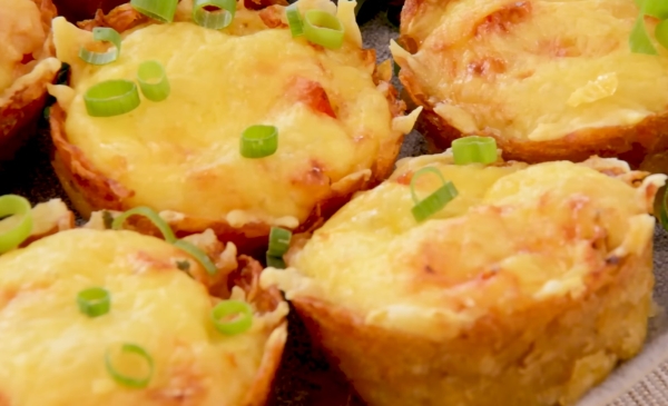 Новогодняя закуска за 30 минут: сочные и сытные маффины на праздничный стол. Невероятно вкусно и просто!