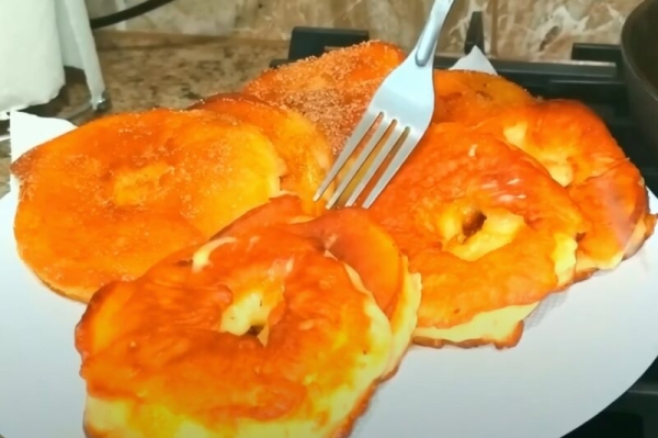 Яблоки в сладком кляре: вкуснятина за 15 минут! Простой и быстрый рецепт выпечки Яблоки в сладком кляре: вкуснятина за 15 минут! Простой и быстрый рецепт выпечки