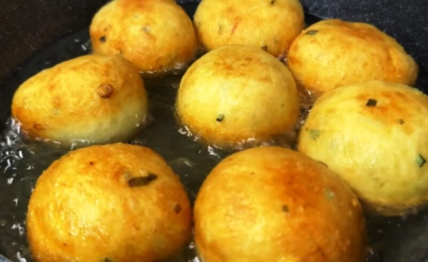 Булочки на картофельном тесте — всегда получаются пышными, сытными, ароматными. Не черствеют целую неделю!