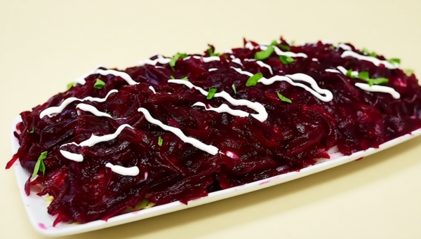 Готовится за 15 минут до праздника: салат «Зимний Смак» — рецепт, который спасет ваш Новогодний ужин! Готовится за 15 минут до праздника: салат «Зимний Смак» — рецепт, который спасет ваш Новогодний ужин!