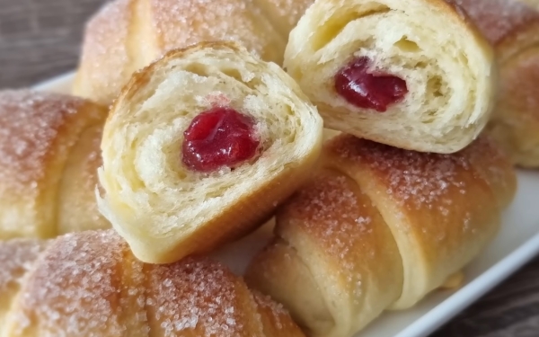 Рогалики на нежном песочном тесте: проверенный рецепт. Всегда получаются вкусными и сладкими!