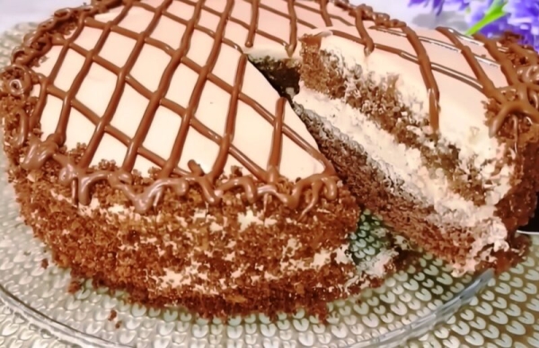 Проще не бывает: нежный бисквитный торт с простым, но вкусным кремом. Рецепт идеального десерта к чаю! Проще не бывает: нежный бисквитный торт с простым, но вкусным кремом. Рецепт идеального десерта к чаю!