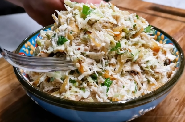 Обалденно вкусный салат с зелёной с редькой! Простой рецепт, который не стыдно подать к праздничному столу Обалденно вкусный салат с зелёной с редькой! Простой рецепт, который не стыдно подать к праздничному столу