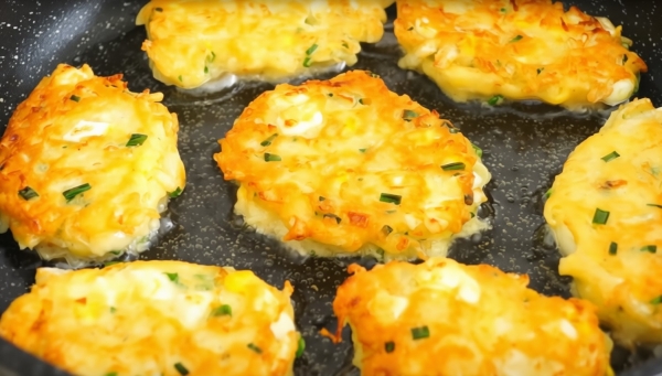 Готовится проще, чем оладьи, а результат вкуснее пирожков: феноменальное блюдо для ленивого утра Готовится проще, чем оладьи, а результат вкуснее пирожков: феноменальное блюдо для ленивого утра